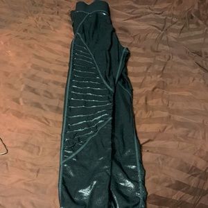 Shiny dark grey yoga pants